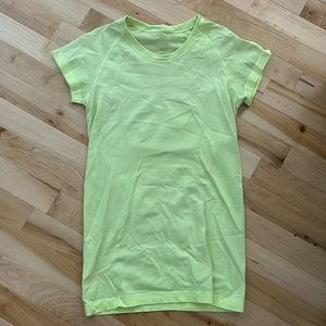 lululemon swiftly tech shirt size 6